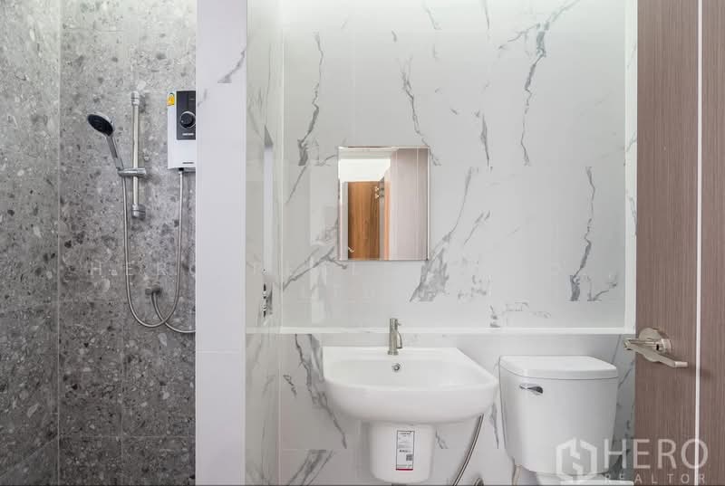 For Rent Town House/Home Office 240 sqm in Khlong Toei BTS Thonglor Bangkok HRE00651, Bangkok, Khong Tan, Khlong Toei, Bangkok, 5 Bedrooms, 240 sqm, Townhouse For Rent, by Hero Realtor Co., Ltd., 500273728 - DDproperty.com