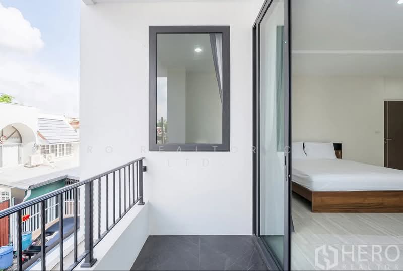 For Rent Town House/Home Office 240 sqm in Khlong Toei BTS Thonglor Bangkok HRE00651, Bangkok, Khong Tan, Khlong Toei, Bangkok, 5 Bedrooms, 240 sqm, Townhouse For Rent, by Hero Realtor Co., Ltd., 500273728 - DDproperty.com