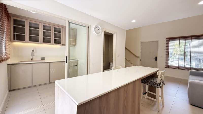 Nue Verse Krungthep Kreetha, Bangkok, Srinakarin - Romklao Road, Saphan Sung, Saphan Sung, Bangkok, 3 Bedrooms, 202 sqm, Townhouse For Rent, by Ponwimol Wipanarapai, 500273774 - DDproperty.com