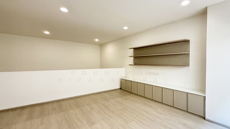 Nue Verse Krungthep Kreetha, Bangkok, Srinakarin - Romklao Road, Saphan Sung, Saphan Sung, Bangkok, 3 Bedrooms, 202 sqm, Townhouse For Rent, by Ponwimol Wipanarapai, 500273774 - DDproperty.com