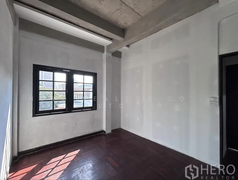 For Rent Home Office BTS Phrom Phong in Watthana Bangkok HRE00650, Bangkok, สุขุมวิท, Khlong Tan Nua, Watthana, Bangkok, , 260 sqm, Shophouse For Rent, by Hero Realtor Co., Ltd., 500273815 - DDproperty.com