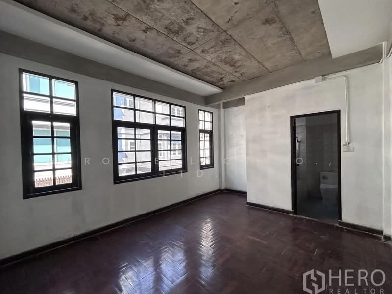 For Rent Home Office BTS Phrom Phong in Watthana Bangkok HRE00650, Bangkok, สุขุมวิท, Khlong Tan Nua, Watthana, Bangkok, , 260 sqm, Shophouse For Rent, by Hero Realtor Co., Ltd., 500273815 - DDproperty.com