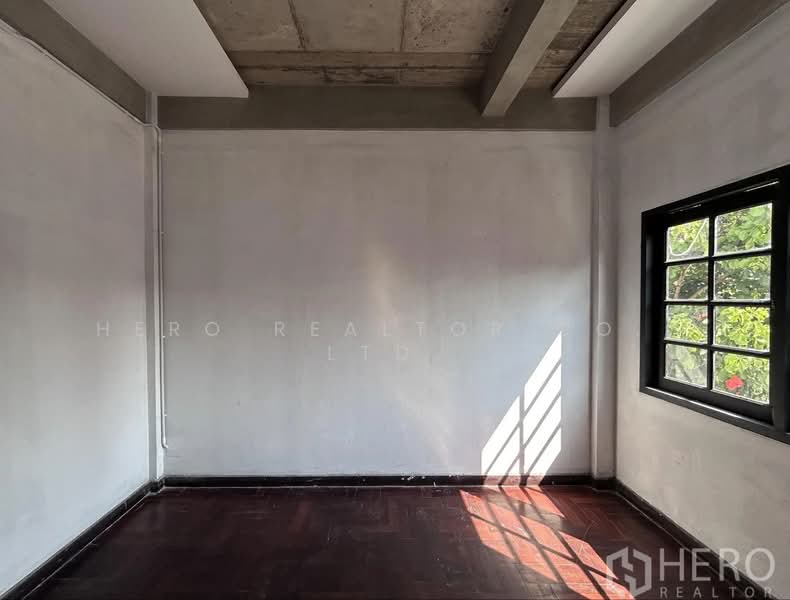 For Rent Home Office BTS Phrom Phong in Watthana Bangkok HRE00650, Bangkok, สุขุมวิท, Khlong Tan Nua, Watthana, Bangkok, , 260 sqm, Shophouse For Rent, by Hero Realtor Co., Ltd., 500273815 - DDproperty.com