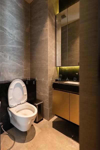 28 Chidlom, Bangkok, 28 Chit Lom Alley, Lumphini, Pathum Wan, Bangkok, 2 Bedrooms, 74 sqm, Condo For Rent, by Phakawadee Jiramanee, 500273839 - DDproperty.com