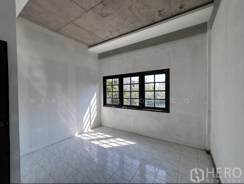 For Sale Home Office near BTS Phrom Phong in Watthana HRE00650, Bangkok, สุขุมวิท, Khlong Tan Nua, Watthana, Bangkok, , 260 sqm, Shophouse For Sale, by Hero Realtor Co., Ltd., 500273881 - DDproperty.com