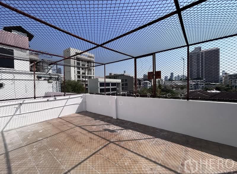 For Sale Home Office near BTS Phrom Phong in Watthana HRE00650, Bangkok, สุขุมวิท, Khlong Tan Nua, Watthana, Bangkok, , 260 sqm, Shophouse For Sale, by Hero Realtor Co., Ltd., 500273881 - DDproperty.com