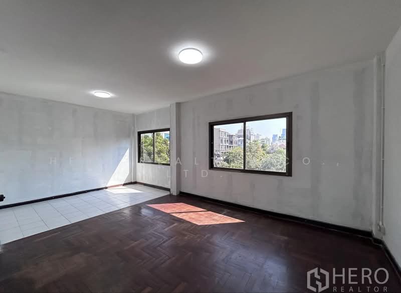 For Sale Home Office near BTS Phrom Phong in Watthana HRE00650, Bangkok, สุขุมวิท, Khlong Tan Nua, Watthana, Bangkok, , 260 sqm, Shophouse For Sale, by Hero Realtor Co., Ltd., 500273881 - DDproperty.com