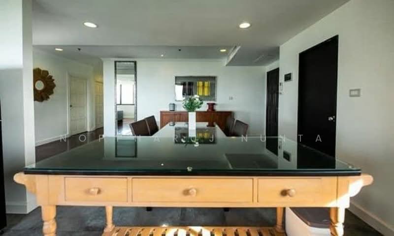 Lake Green, Bangkok, 199 Sukhumvit Soi 8, Khlong Toei, Khlong Toei, Bangkok, 2 Bedrooms, 139 sqm, Condo For Rent, by Noppharuj Nunta, 500273921 - DDproperty.com