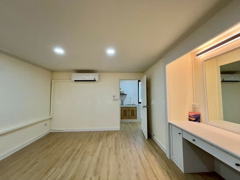 Piyaphirom condominium, Bangkok, Ratchadaphisek, Chan Kasem, Chatuchak, Bangkok, 1 Bedroom, 62 sqm, Condo For Sale, by DifferEstate, 500273947 - DDproperty.com
