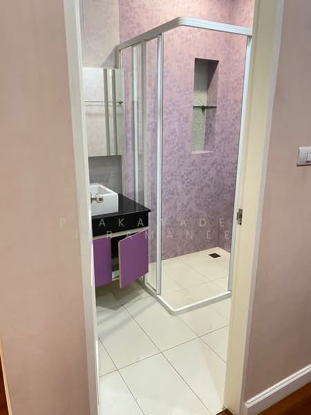 Villa Nakarin Onnut-Wongwaen, Bangkok, Sukhapiban 2 Road, Prawet, Prawet, Bangkok, 5 Bedrooms, 410 sqm, Single Detached House For Rent, by Phakawadee Jiramanee, 500273969 - DDproperty.com