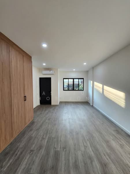 Townhouse Area Ramkhamhaeng, Bangkok, Hua Mak, Bang Kapi, Bangkok, 2 Bedrooms, 120 sqm, Townhouse For Sale, by Eastblue Horizon, 500274183 - DDproperty.com