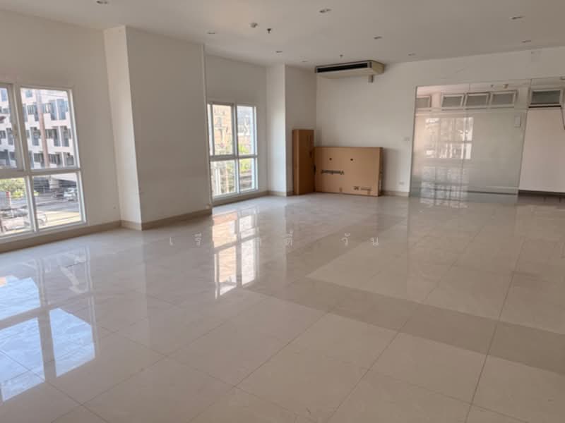 ขาย - พื้นที่สำนักงานขนาดใหญ่ Rare Corner Office 82 ตร.ม. | ใจกลางเมือง | ราคาต่ำประเมิน, กรุงเทพ