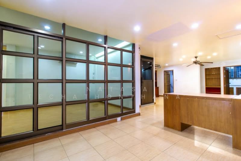 4-BR Townhouse, Bangkok, Thung Maha Mek, Sathon, Bangkok, 4 Bedrooms, 250 sqm, Townhouse For Sale, by Natasa Techathonthanakhun, 500274228 - DDproperty.com