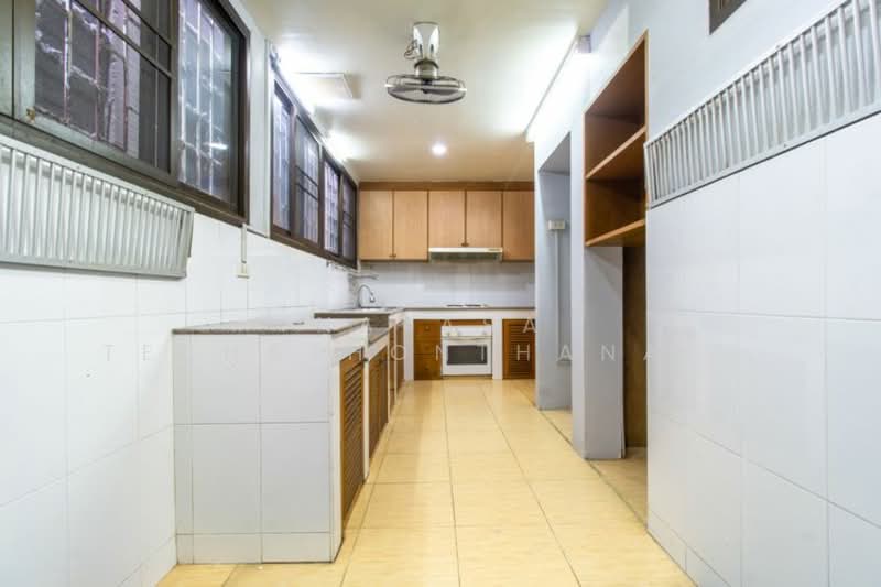 4-BR Townhouse, Bangkok, Thung Maha Mek, Sathon, Bangkok, 4 Bedrooms, 250 sqm, Townhouse For Sale, by Natasa Techathonthanakhun, 500274228 - DDproperty.com