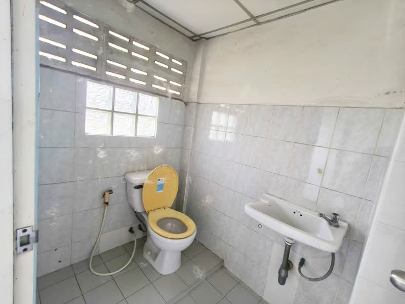 หมู่บ้านรุ่งกิจวิลล่า 5 ซอยร่มเกล้า 56 กรุงเทพฯ, Bangkok, Khlong Sam Prawet, Lat Krabang, Bangkok, , 120 sqm, Shophouse For Sale, by The Best Property  นิด, 500274282 - DDproperty.com