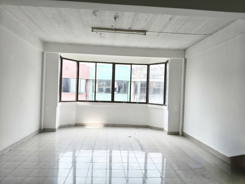 หมู่บ้านรุ่งกิจวิลล่า 5 ซอยร่มเกล้า 56 กรุงเทพฯ, Bangkok, Khlong Sam Prawet, Lat Krabang, Bangkok, , 120 sqm, Shophouse For Sale, by The Best Property  นิด, 500274282 - DDproperty.com