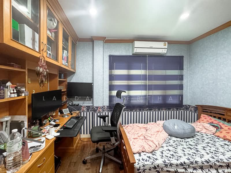 Ladawan Lake Colonial, Bangkok, Kanchanaphisek Road, Bang Bon, Bang Bon, Bangkok, 3 Bedrooms, 500 sqm, Single Detached House For Sale, by Ladda Suebthai, 500274381 - DDproperty.com