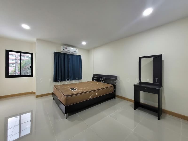 ให้เช่า - ทาวน์เฮ้าส์ 2-ห้องนอน, กรุงเทพ