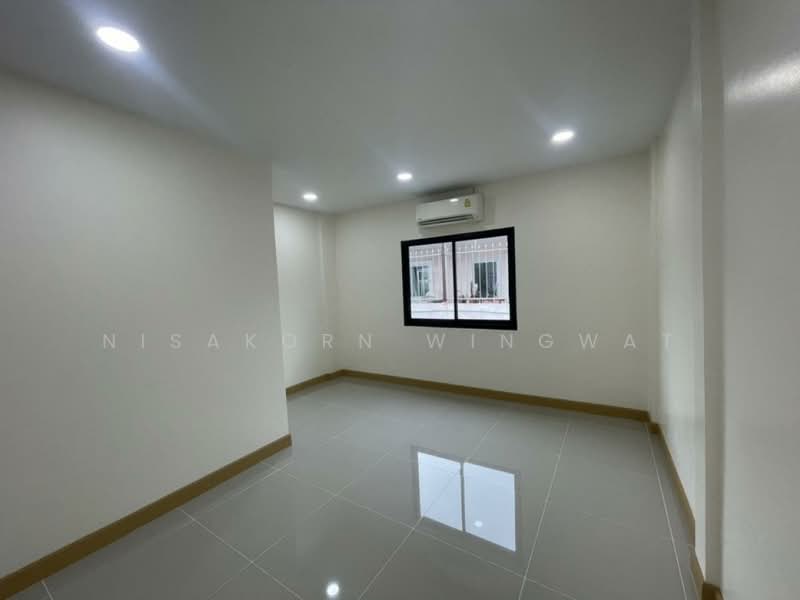 ให้เช่า - ทาวน์เฮ้าส์ 2-ห้องนอน, กรุงเทพ