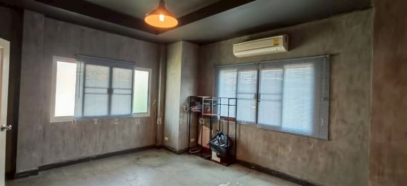 นันท์นรินทร์ นาวง-ดอนเมือง, Pathum Thani, ถนนนาวงประชาพัฒนา, Lak Hok, Muang Pathum Thani, Pathum Thani, 3 Bedrooms, 190 sqm, Semi-Detached House (Twin House) For Sale, by คุณ ปวีณรา กระแสร์ฉาย (วี), 500274470 - DDproperty.com