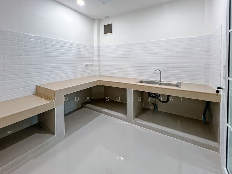 Baan Pongsirichai 2, Samut Sakhon, Om Noi, Krathum Baen, Samut Sakhon, 4 Bedrooms, 180 sqm, Townhouse For Sale, by Ladda Suebthai, 500274622 - DDproperty.com