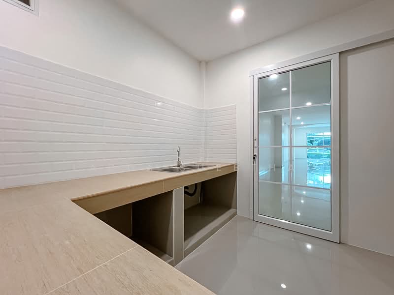 บ้านพงษ์ศิริชัย 2 : Baan Pongsirichai 2, สมุทรสาคร, อ้อมน้อย, กระทุ่มแบน, สมุทรสาคร, 180 ตร.ม., ทาวน์เฮ้าส์ ขาย, โดย Ladda Suebthai, 500274622 - DDproperty.com