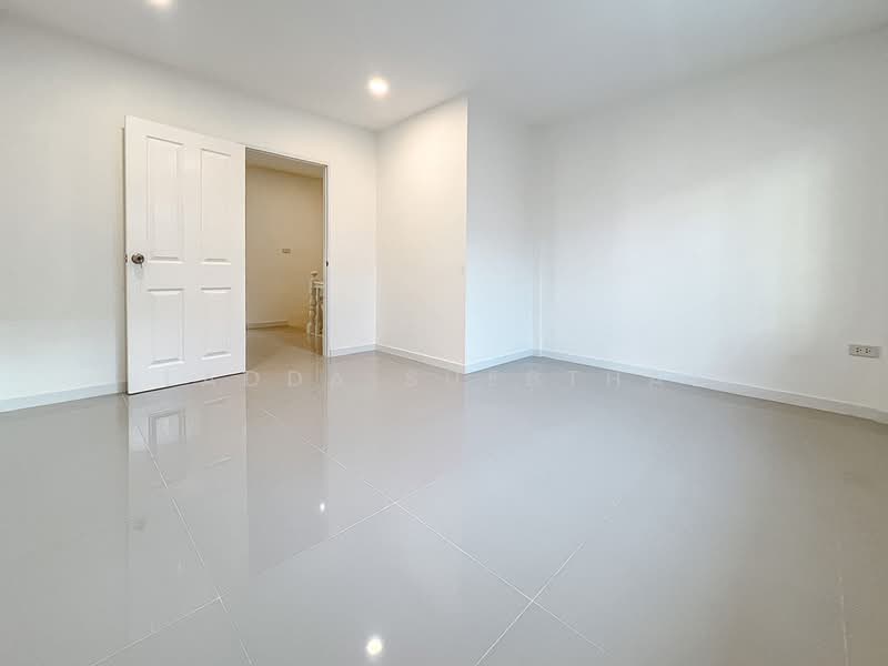 Baan Pongsirichai 2, Samut Sakhon, Om Noi, Krathum Baen, Samut Sakhon, 4 Bedrooms, 180 sqm, Townhouse For Sale, by Ladda Suebthai, 500274622 - DDproperty.com