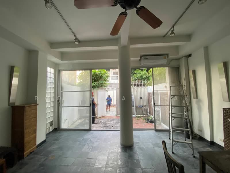 ให้เช่า - ทาวน์เฮ้าส์ 2-ห้องนอน, กรุงเทพ