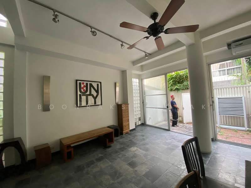 ให้เช่า - ทาวน์เฮ้าส์ 2-ห้องนอน, กรุงเทพ