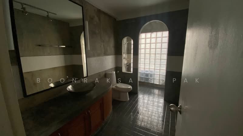 2-BR Townhouse, Bangkok, Thung Maha Mek, Sathon, Bangkok, 2 Bedrooms, 135 sqm, Townhouse For Rent, by Boonraksa Sopak, 500274702 - DDproperty.com