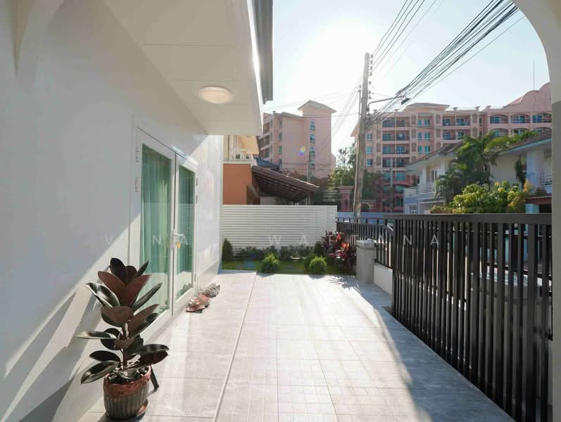 Baan Suan Lalana-Suan Luang, Bangkok, 50/363 Chaloem Phrakiat Ro 9 Soi 28 Yaek 14, Dok Mai, Prawet, Bangkok, 3 Bedrooms, 252 sqm, Condo For Sale, by Vinai  Wattana, 500274751 - DDproperty.com