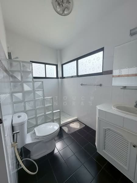 3-BR House, Bangkok, Khlong Tan Nua, Watthana, Bangkok, 3 Bedrooms, 400 sqm, Single Detached House For Rent, by Intouch Abhinorasaeth, 500274926 - DDproperty.com