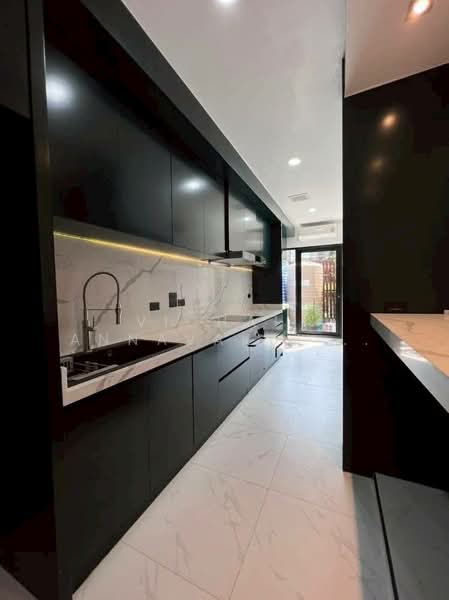 7-BR Villa, Bangkok, Phra Kanong Nua, Watthana, Bangkok, 7 Bedrooms, 349 sqm, Villa For Rent, by Vichai  Annavakulthorn, 500275156 - DDproperty.com