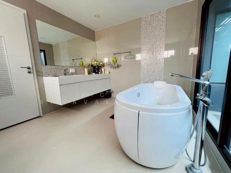 7-BR Villa, Bangkok, Phra Kanong Nua, Watthana, Bangkok, 7 Bedrooms, 349 sqm, Villa For Rent, by Vichai  Annavakulthorn, 500275156 - DDproperty.com