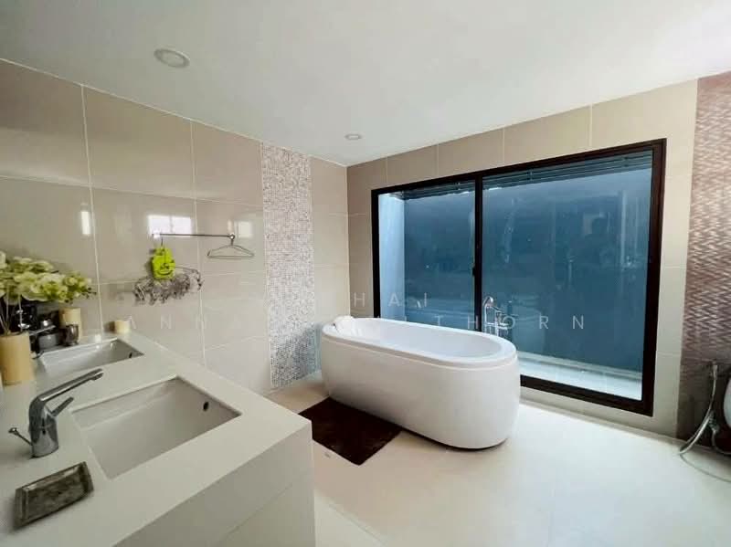 7-BR Villa, Bangkok, Phra Kanong Nua, Watthana, Bangkok, 7 Bedrooms, 349 sqm, Villa For Rent, by Vichai  Annavakulthorn, 500275156 - DDproperty.com