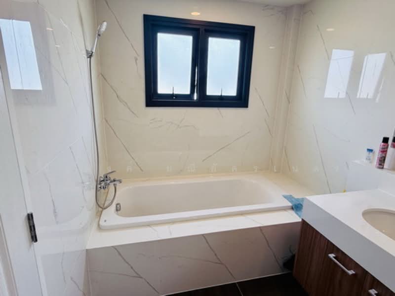 CENTRO Thawiwatthana, Bangkok, Soi Thawiwatthana 1, Thawiwatthana Road, Nong Kang Plu, Nong Khaem, Bangkok, 5 Bedrooms, 380 sqm, Single Detached House For Rent, by นัฐพงค์ มณีอัครเนตร, 500275157 - DDproperty.com