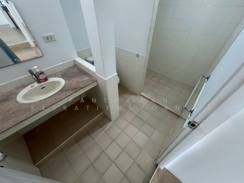 บ้านเดี่ยว 2 ชั้น ทำเลอารีย์ ซอยอารีย์สัมพันธ์, Bangkok, Phaya Thai, Phaya Thai, Bangkok, 4 Bedrooms, 220 sqm, Single Detached House For Rent, by Panthawan Keeratithavornanan, 500275166 - DDproperty.com