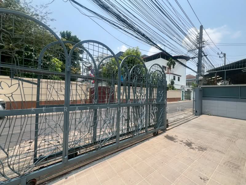 บ้านเดี่ยว 2 ชั้น ทำเลอารีย์ ซอยอารีย์สัมพันธ์, Bangkok, Phaya Thai, Phaya Thai, Bangkok, 4 Bedrooms, 220 sqm, Single Detached House For Rent, by Panthawan Keeratithavornanan, 500275166 - DDproperty.com