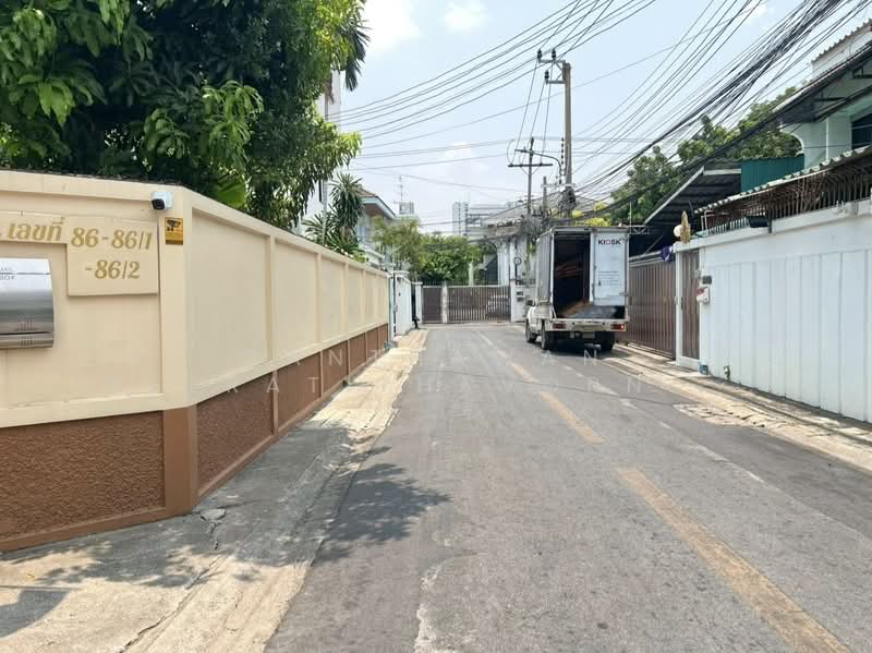 บ้านเดี่ยว 2 ชั้น ทำเลอารีย์ ซอยอารีย์สัมพันธ์, Bangkok, Phaya Thai, Phaya Thai, Bangkok, 4 Bedrooms, 220 sqm, Single Detached House For Rent, by Panthawan Keeratithavornanan, 500275166 - DDproperty.com