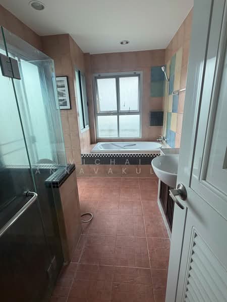 Pornpailin Sukhumvit 101/1, Bangkok, Bang Chak, Phra Khanong, Bangkok, 3 Bedrooms, 300 sqm, Single Detached House For Rent, by Vichai  Annavakulthorn, 500275217 - DDproperty.com