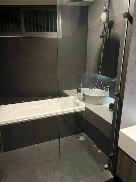 Trapezo Sukhumvit 16, Bangkok, Soi Sukhumvit 16, Khlong Toei, Khlong Toei, Bangkok, 2 Bedrooms, 85 sqm, Condo For Rent, by Orapa Sumetheesirisakul, 500275392 - DDproperty.com