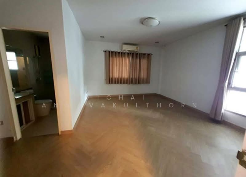 Modern Town, Bangkok, Ekamai Road, Khlong Tan Nua, Watthana, Bangkok, 3 Bedrooms, 380 sqm, Condo For Rent, by Vichai  Annavakulthorn, 500275410 - DDproperty.com