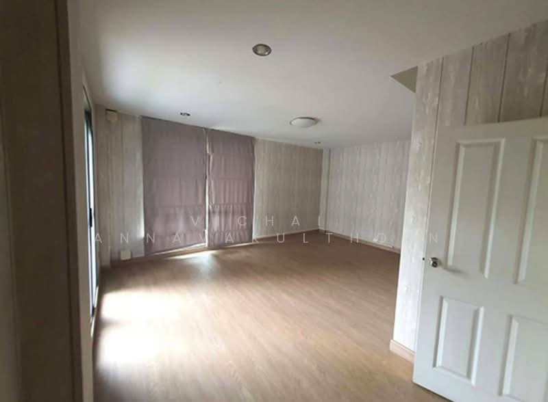 Modern Town, Bangkok, Ekamai Road, Khlong Tan Nua, Watthana, Bangkok, 3 Bedrooms, 380 sqm, Condo For Rent, by Vichai  Annavakulthorn, 500275410 - DDproperty.com