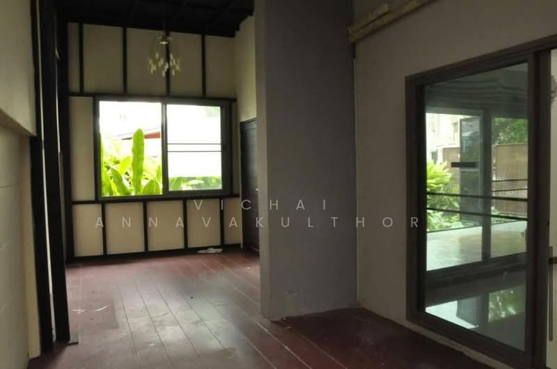 Modern Town, Bangkok, Ekamai Road, Khlong Tan Nua, Watthana, Bangkok, 3 Bedrooms, 380 sqm, Condo For Rent, by Vichai  Annavakulthorn, 500275410 - DDproperty.com