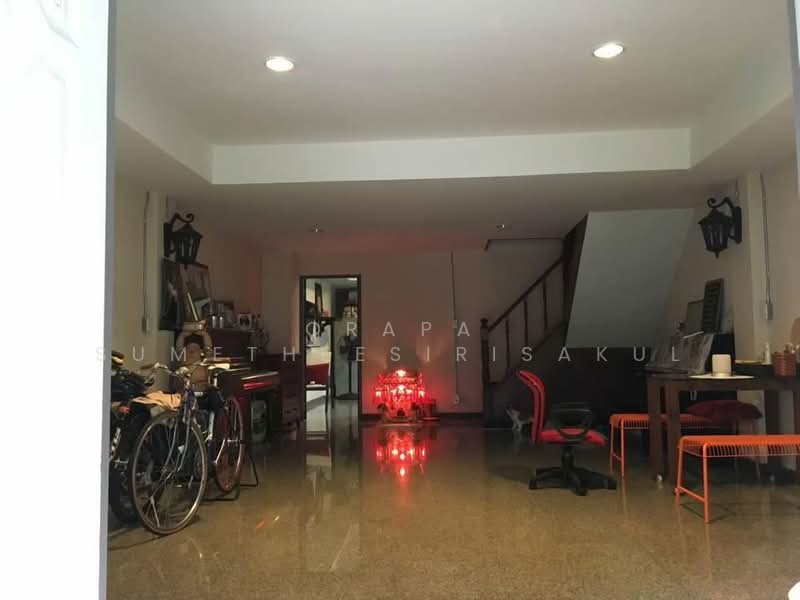 5-BR Townhouse, Bangkok, Khlong San, Khlong San, Bangkok, 5 Bedrooms, 400 sqm, Townhouse For Rent, by Orapa Sumetheesirisakul, 500275495 - DDproperty.com
