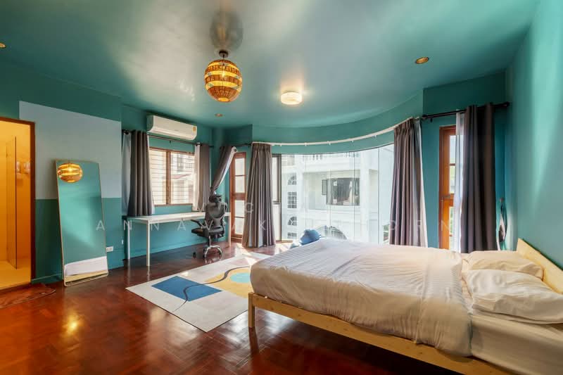 5-BR Townhouse, Bangkok, Khlong Tan Nua, Watthana, Bangkok, 5 Bedrooms, 400 sqm, Townhouse For Rent, by Vichai  Annavakulthorn, 500275536 - DDproperty.com