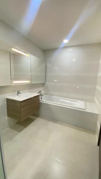 Keyne by Sansiri, Bangkok, 766 Sukhumvit Road, Khlong Toei, Khlong Toei, Bangkok, 3 Bedrooms, 137 sqm, Condo For Rent, by Vichai  Annavakulthorn, 500275622 - DDproperty.com