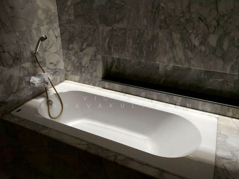 4-BR Townhouse, Bangkok, Samsen Nok, Huai Khwang, Bangkok, 4 Bedrooms, 350 sqm, Townhouse For Rent, by Vichai  Annavakulthorn, 500275638 - DDproperty.com