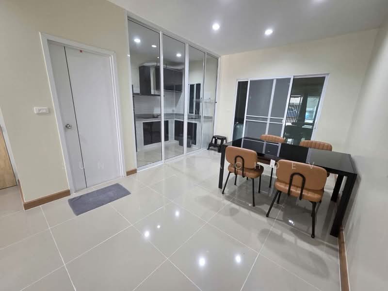 Villette City Pattanakarn 38, Bangkok, Phatthanakan Road, Prawet, Prawet, Bangkok, 3 Bedrooms, 110 sqm, Townhouse For Rent, by Sunitra Sachdev, 500275673 - DDproperty.com