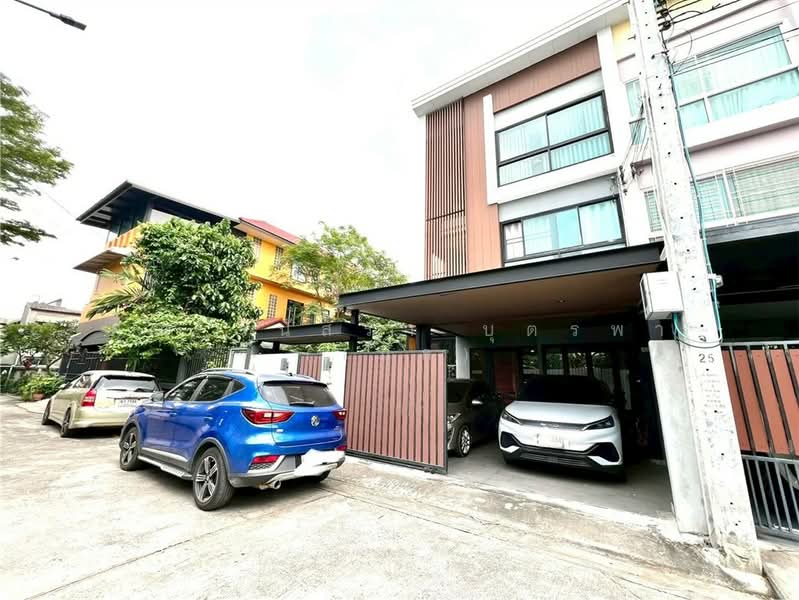ทาวน์โฮม 3 ชั้น 33 ตร.ว. ทาวน์โฮม ซอยโชคชัย4 ซอย24 ถนนโชคชัย4, Bangkok, ถนนโชคชัย4, Lat Phrao, Lat Phrao, Bangkok, 2 Bedrooms, 180 sqm, Townhouse For Sale, by คุณ วีนัสรา บุตรพา (เมล), 500275855 - DDproperty.com